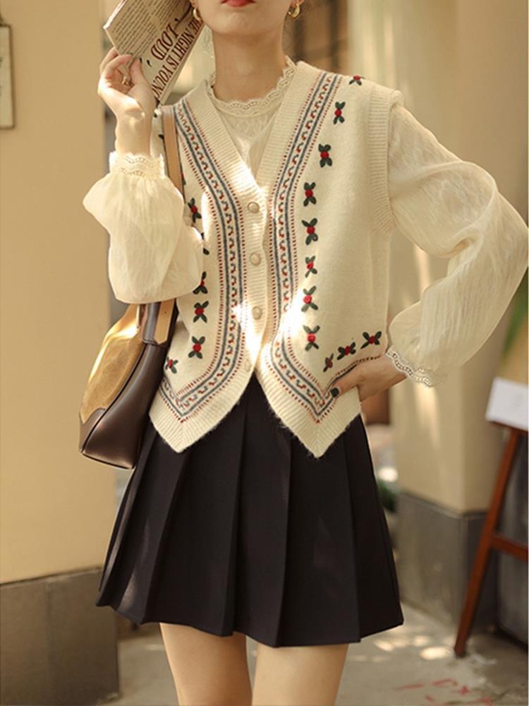 Charming Women's French Embroidery Knitted Vest