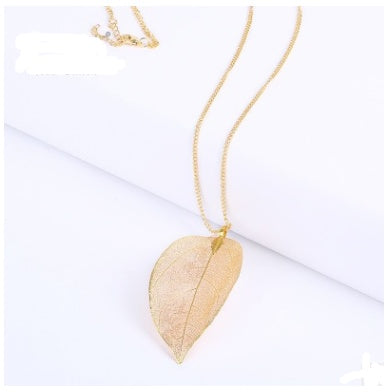 Elegant Gold Leaf Pendant Necklace for Everyday Wear