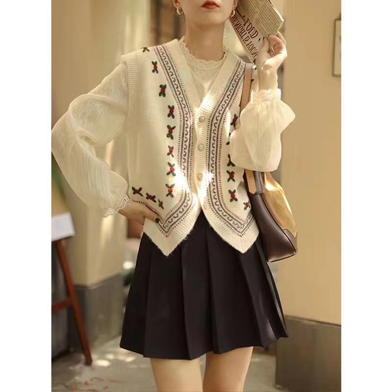 Charming Women's French Embroidery Knitted Vest