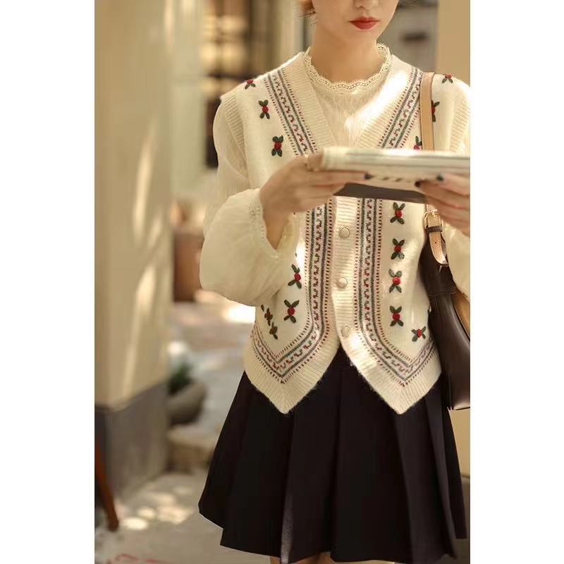 Charming Women's French Embroidery Knitted Vest