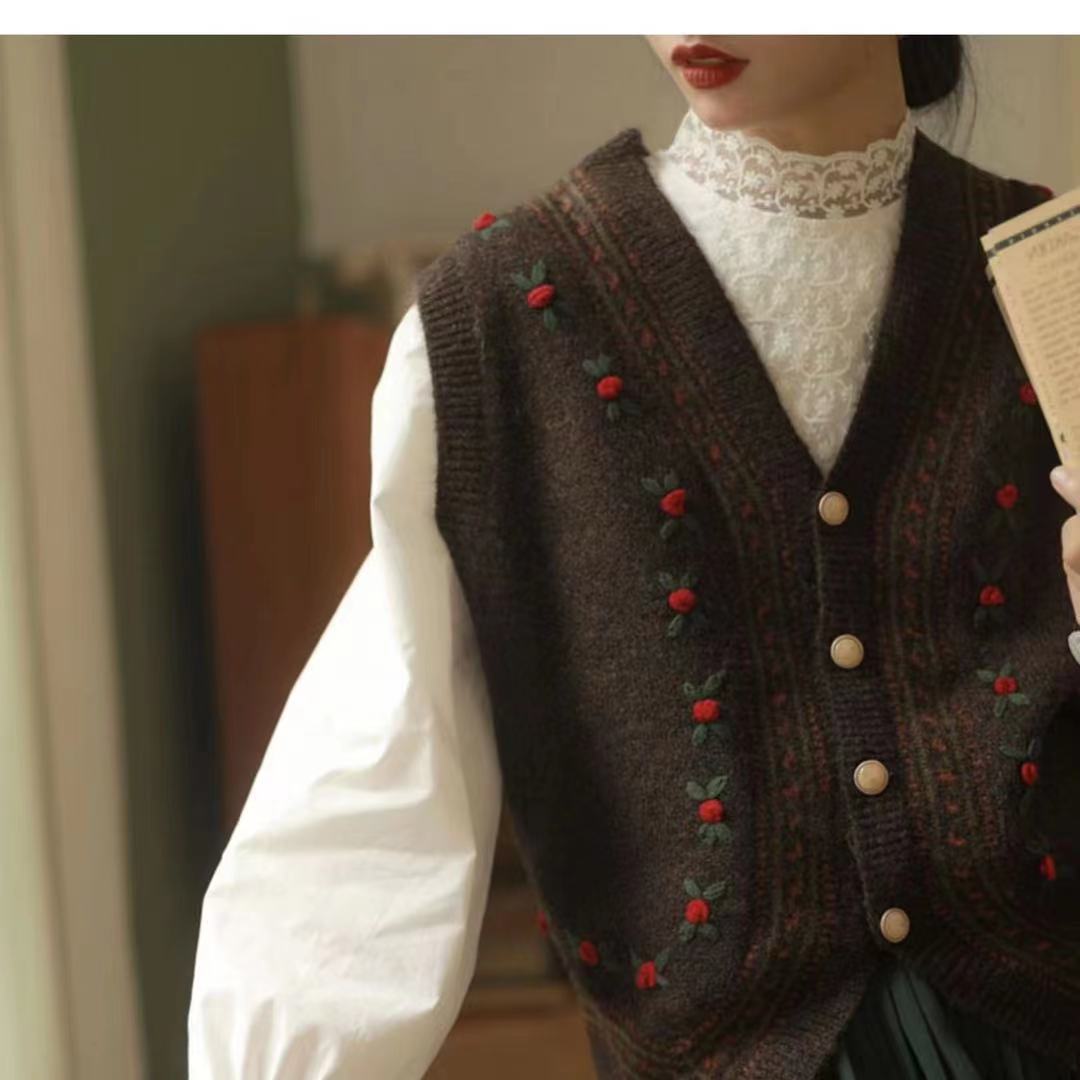 Charming Women's French Embroidery Knitted Vest