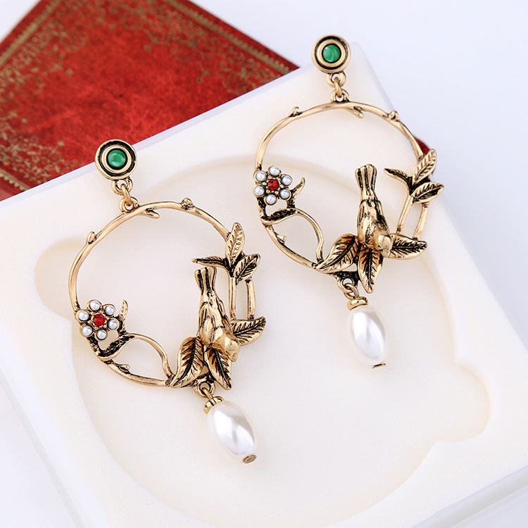 Vintage Pearl Flower Earrings: Elegant Charm