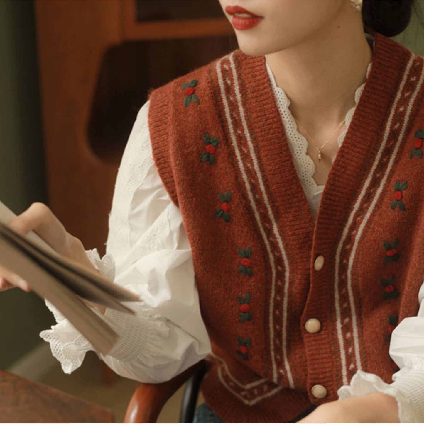 Charming Women's French Embroidery Knitted Vest